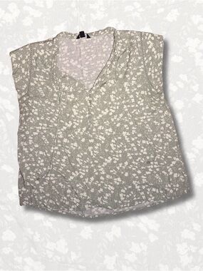Buffalo David Bitton Sage Green Floral V-Neck Cap Sleeve Top